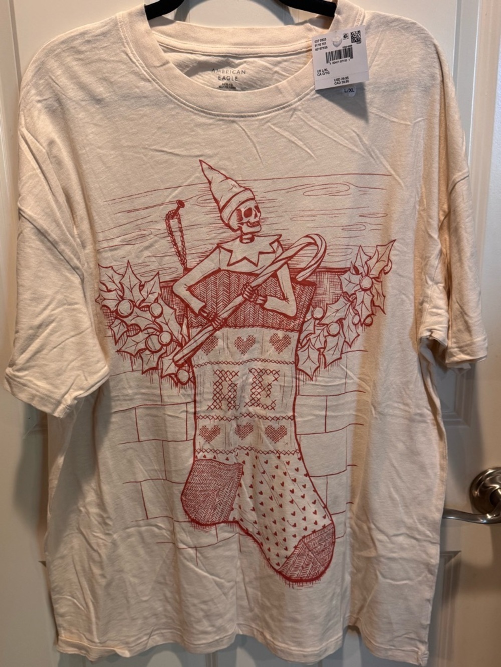 American Eagle Cream Tee with Red Graphic Skull
